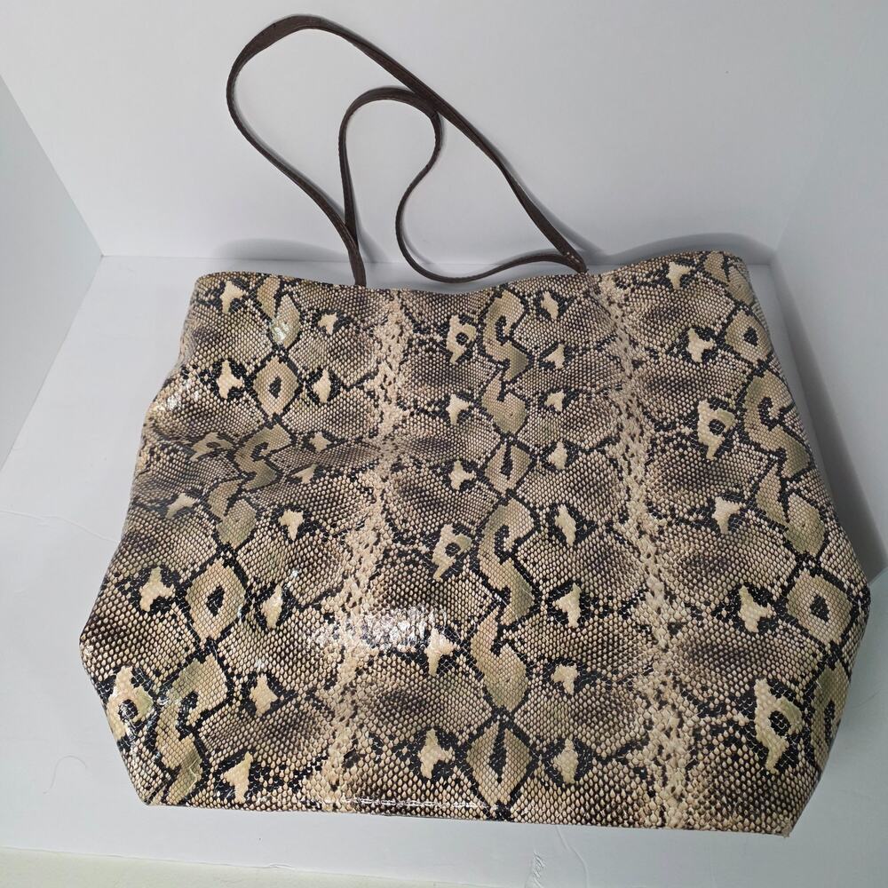 Tote Handbag Snakeskin pattern Snap closure zippered pocket